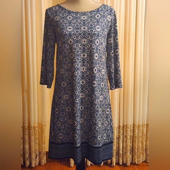 Blue pattern dress - Picture 1 of 5